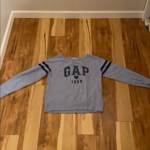 I’m selling a gap shirt.